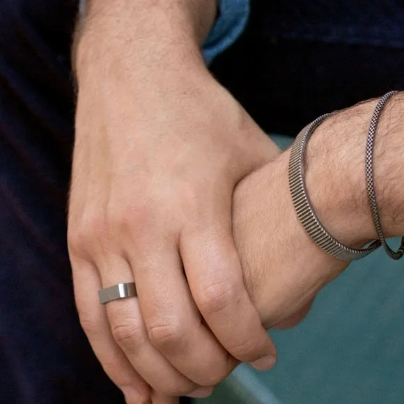 MEJURI Mens Slim Rectangular Signet Ring